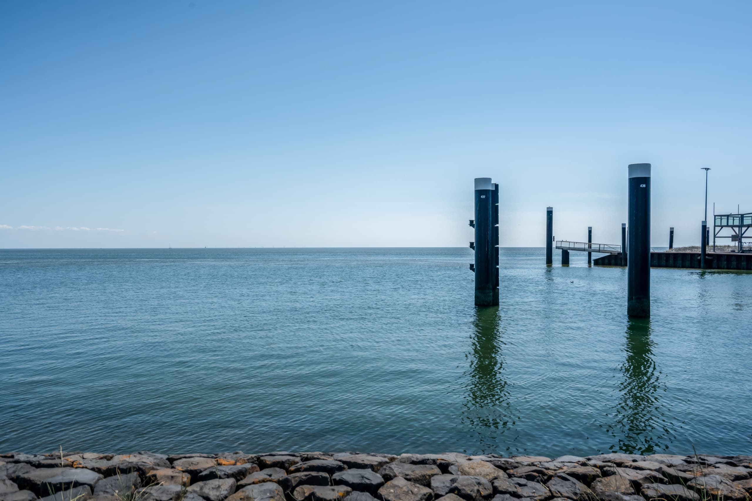 De haven van Vlieland aan de Waddenzee